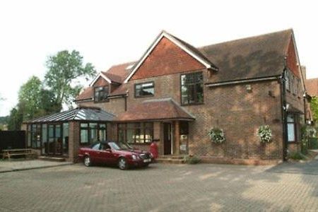 Gatwick House Hotel Horley Ngoại thất bức ảnh