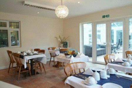 Gatwick House Hotel Horley Ngoại thất bức ảnh