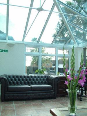 Gatwick House Hotel Horley Ngoại thất bức ảnh