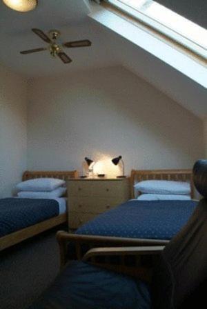 Gatwick House Hotel Horley Ngoại thất bức ảnh
