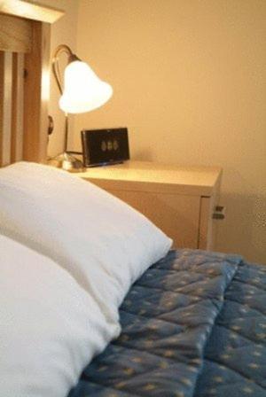 Gatwick House Hotel Horley Ngoại thất bức ảnh