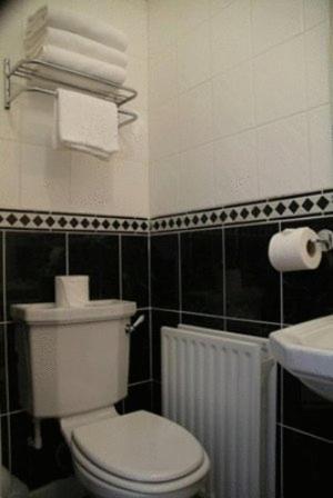 Gatwick House Hotel Horley Ngoại thất bức ảnh